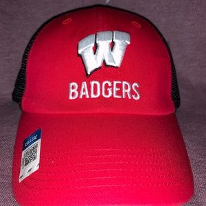 🦡🏟️ Wisconsin Badgers Mesh SnapBack Hat 🏟️🦡